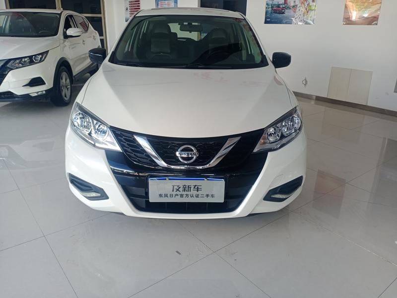 Nissan Tiida - фото 1