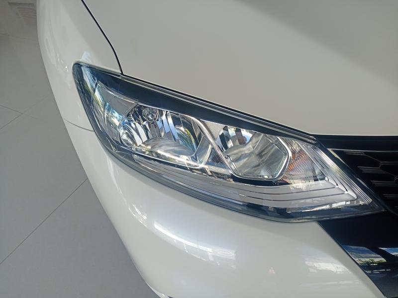 Nissan Tiida - фото 3