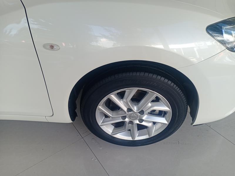 Nissan Tiida - фото 4