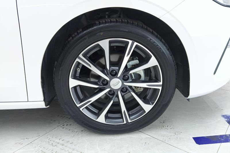 Geely Emgrand - фото 3