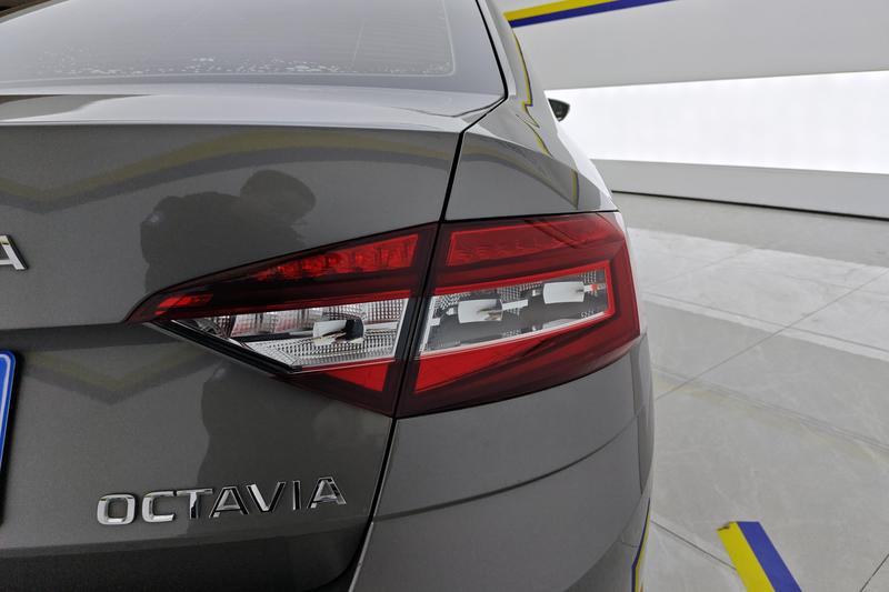 Skoda Octavia - фото 4