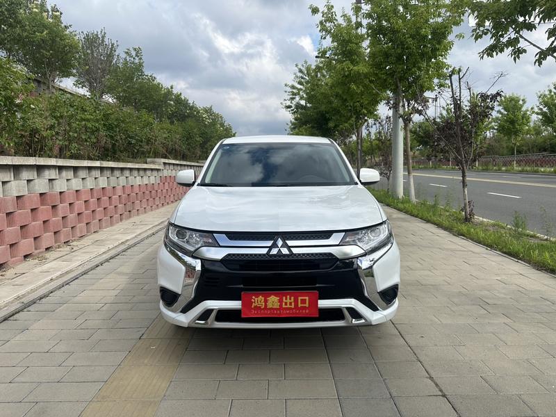Mitsubishi Outlander - фото 1