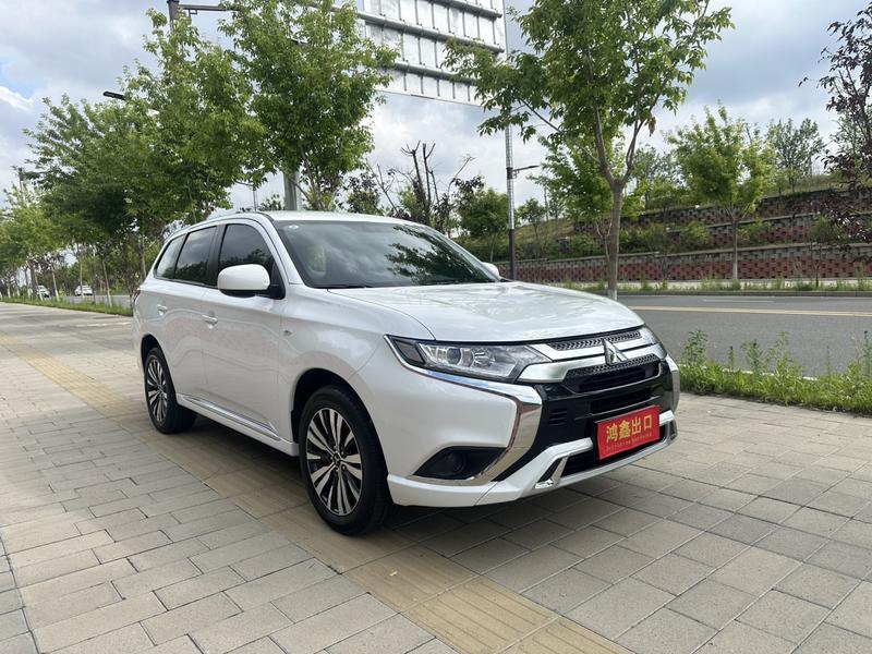 Mitsubishi Outlander - фото 2