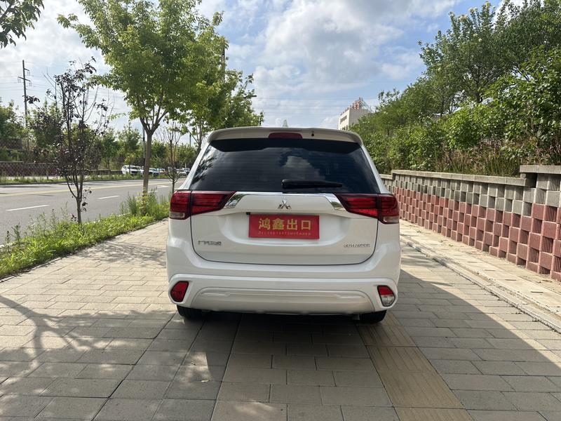 Mitsubishi Outlander - фото 4
