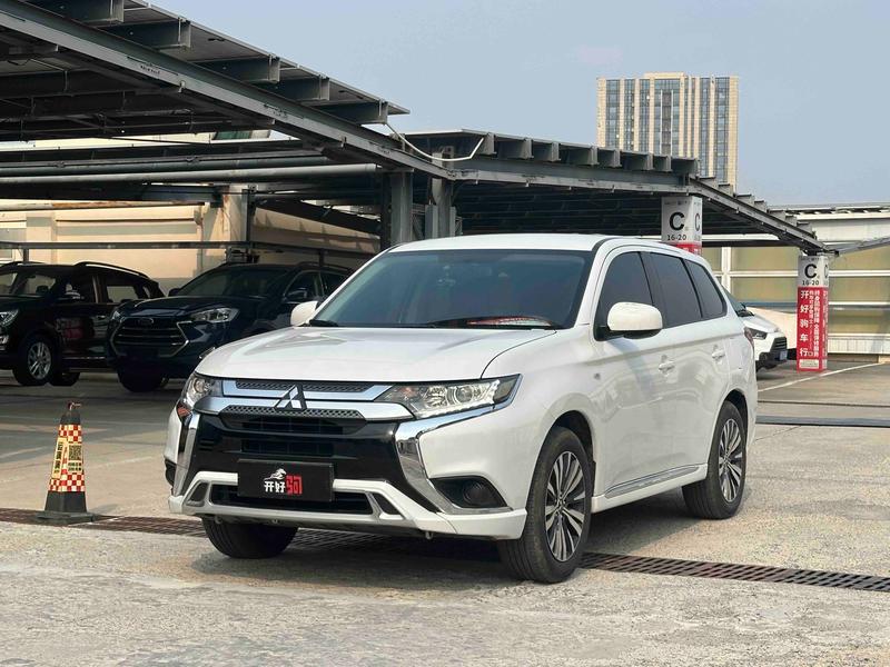 Mitsubishi Outlander - фото 0