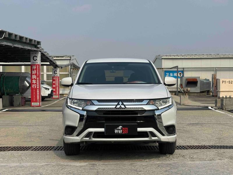 Mitsubishi Outlander - фото 1