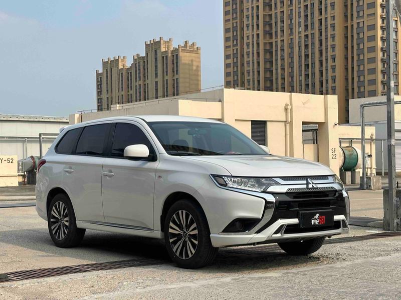 Mitsubishi Outlander - фото 2