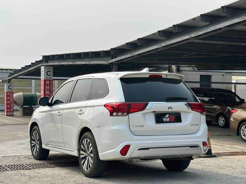 Mitsubishi Outlander - фото 3