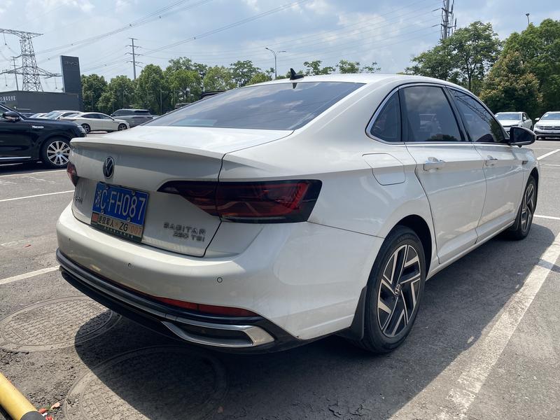 Volkswagen Sagitar - фото 4