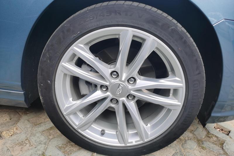 Cadillac CT4 - фото 3