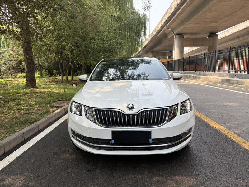 Skoda Octavia - фото 1