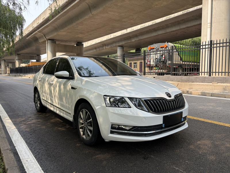 Skoda Octavia - фото 2