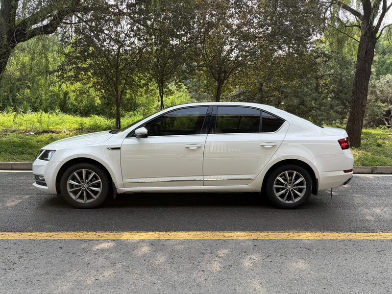 Skoda Octavia - фото 3