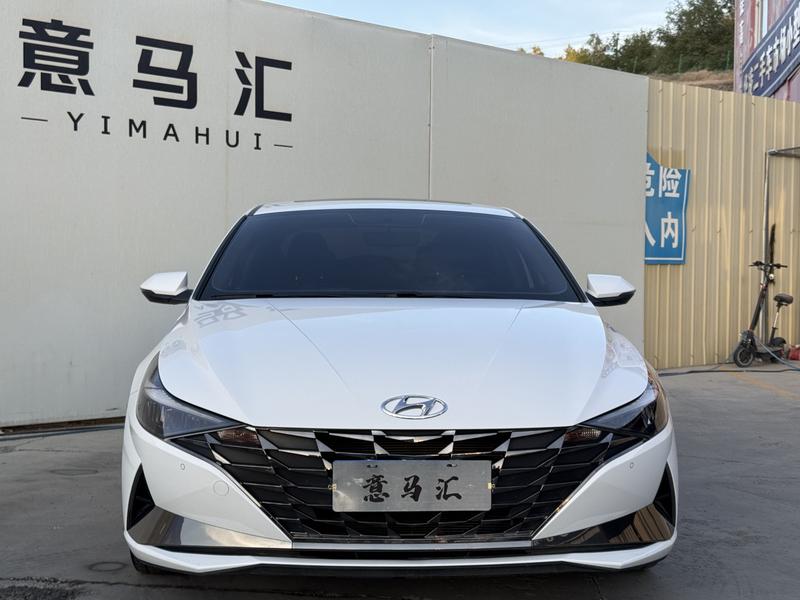 Hyundai Elantra - фото 1