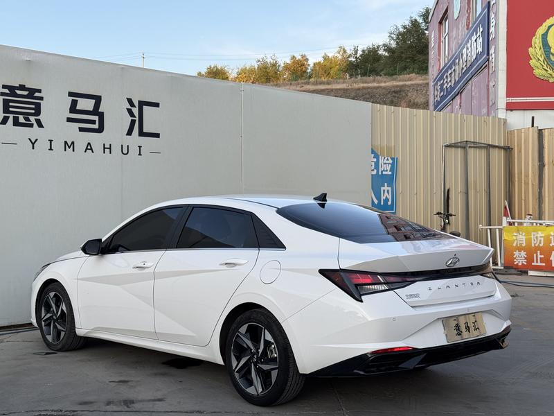Hyundai Elantra - фото 3