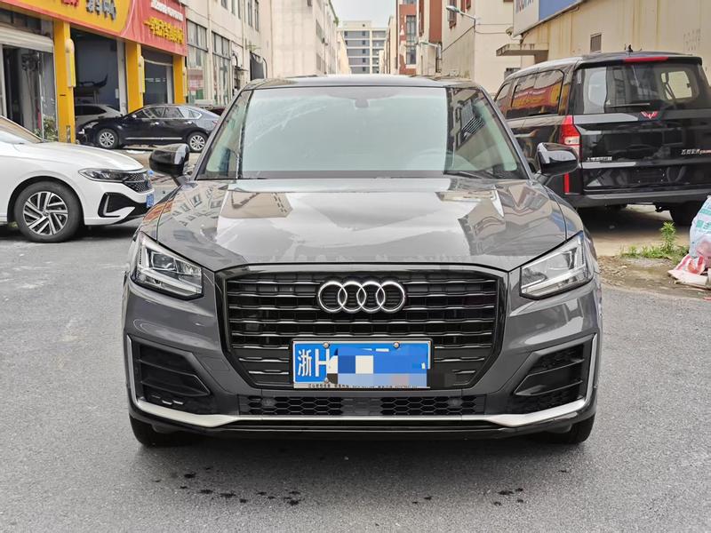 Audi Q2L - фото 1