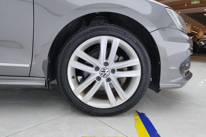 Volkswagen Sagitar - фото 3