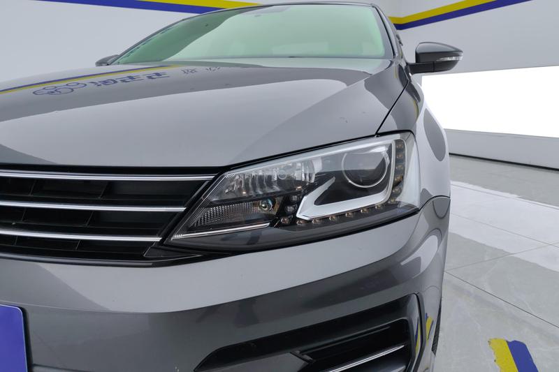 Volkswagen Sagitar - фото 4
