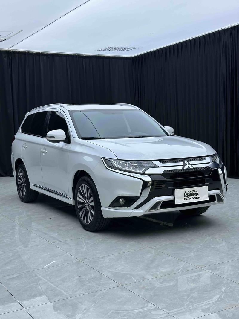 Mitsubishi Outlander - фото 2