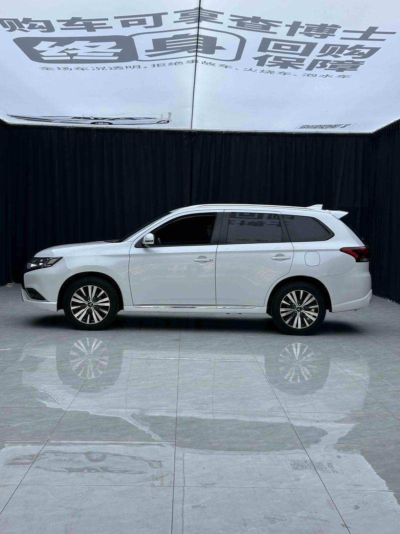 Mitsubishi Outlander - фото 3