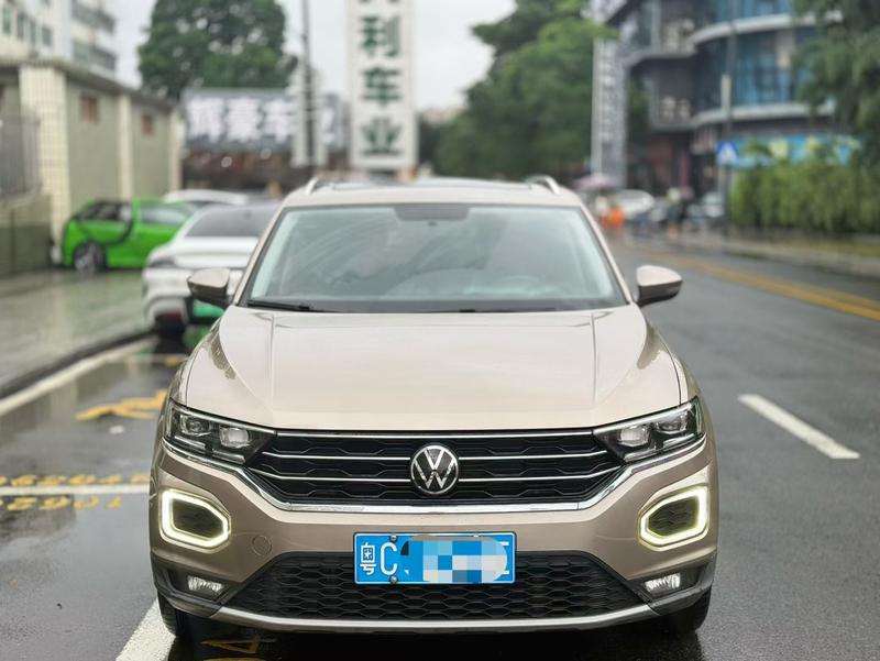 Volkswagen T-Roc - фото 1