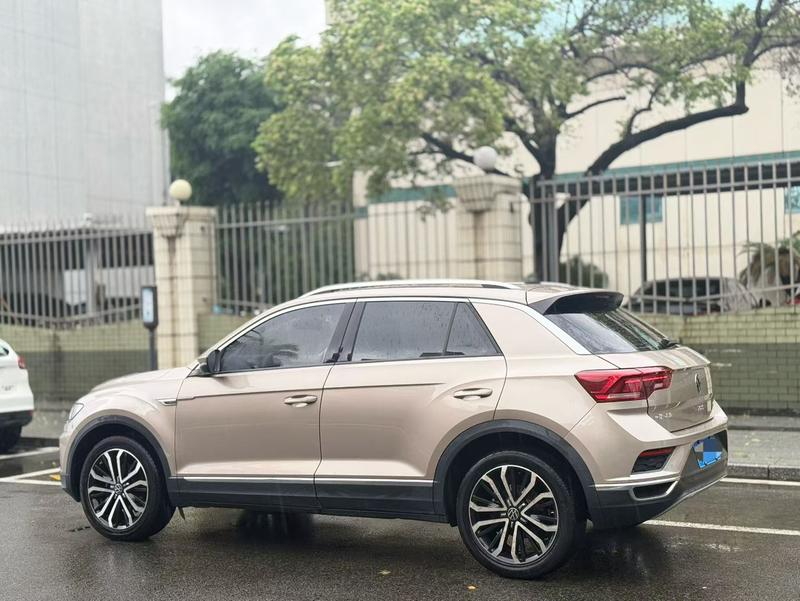 Volkswagen T-Roc - фото 3