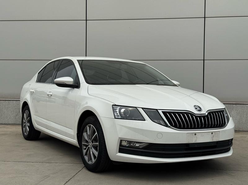 Skoda Octavia - фото 2