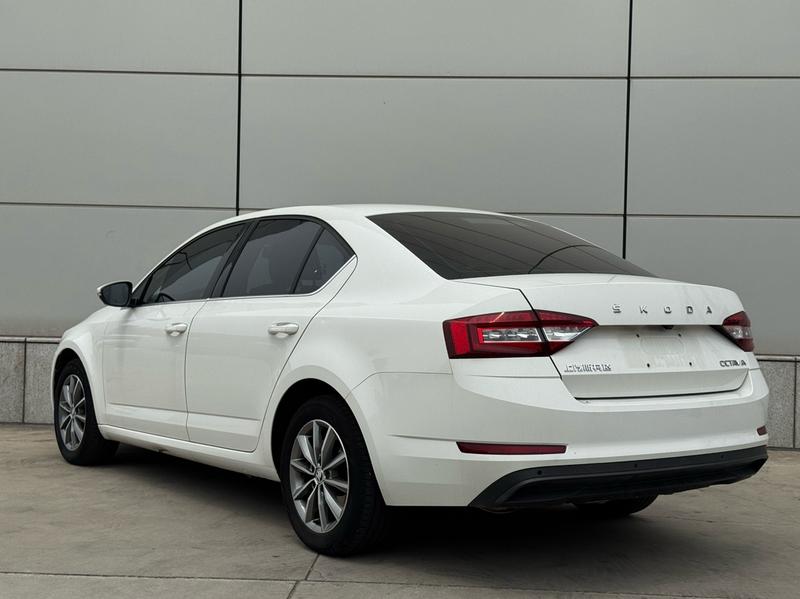 Skoda Octavia - фото 3