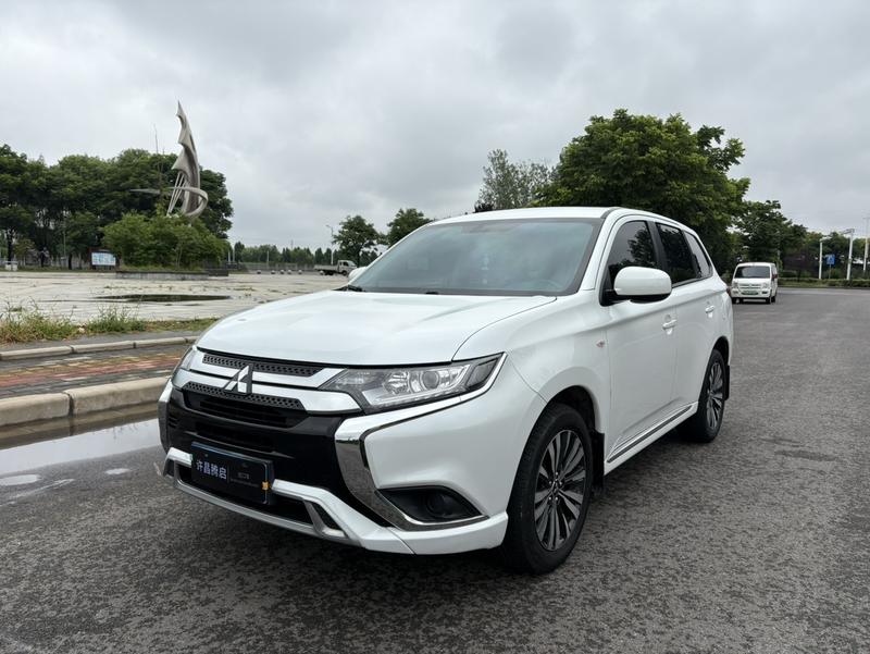 Mitsubishi Outlander - фото 0