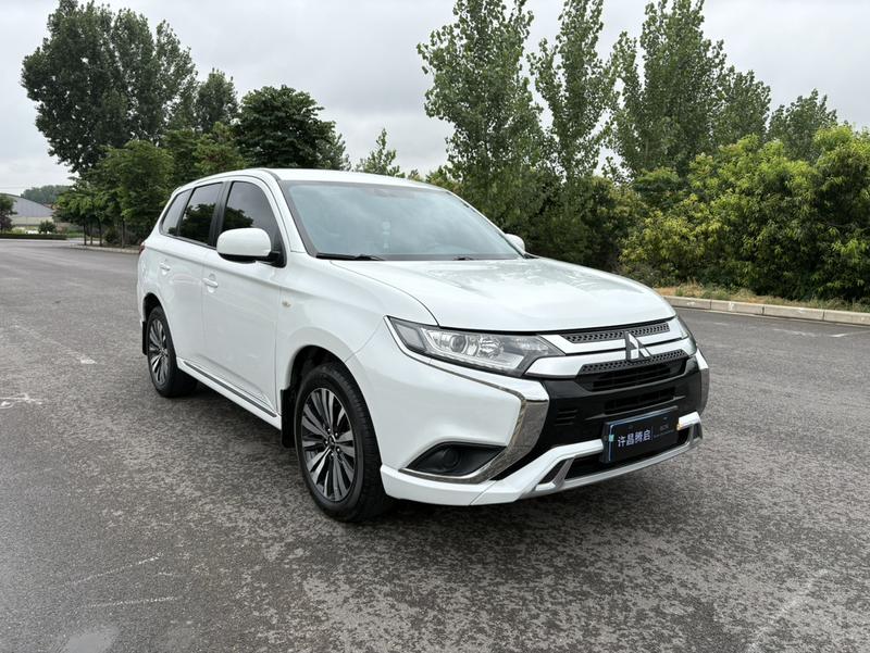 Mitsubishi Outlander - фото 2