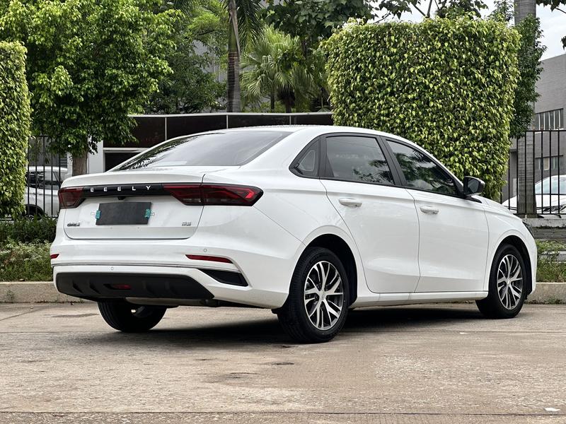 Geely Emgrand - фото 4