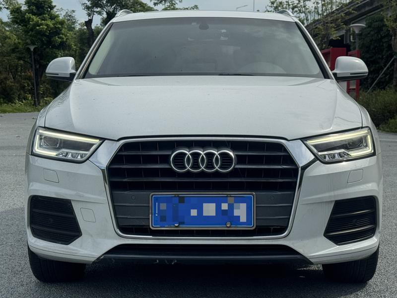 Audi Q3 - фото 1