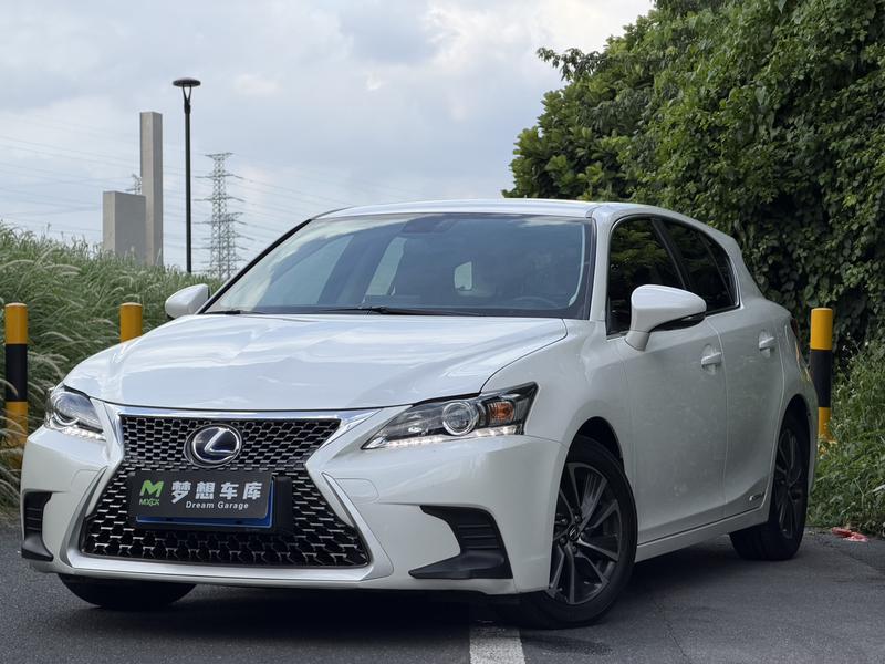 Lexus CT - фото 0