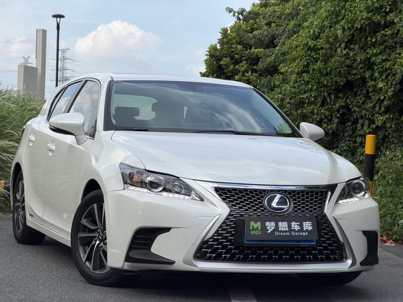 Lexus CT - фото 2
