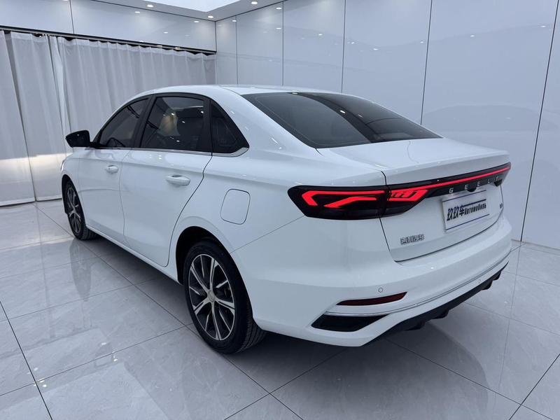 Geely Emgrand - фото 3