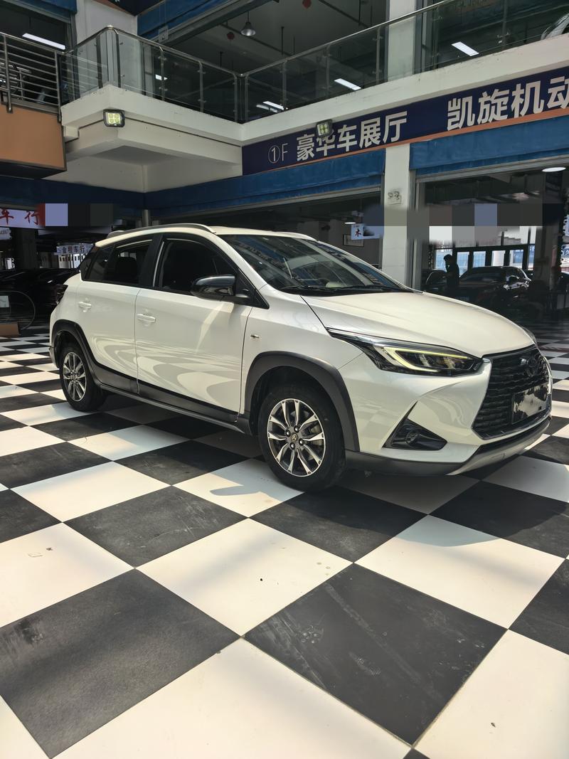 Toyota YARIS L - фото 2