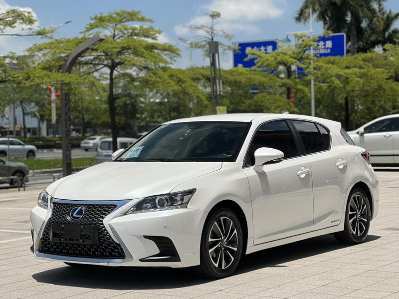 Lexus CT - фото 0