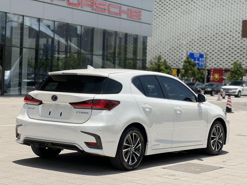 Lexus CT - фото 4