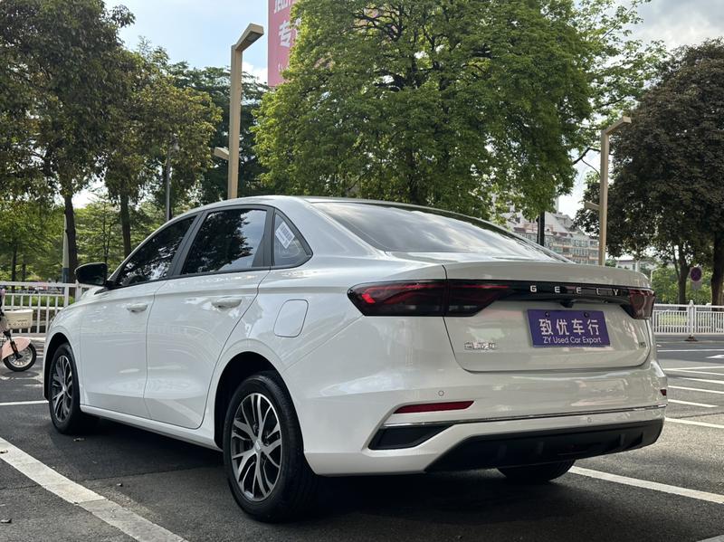 Geely Emgrand - фото 3