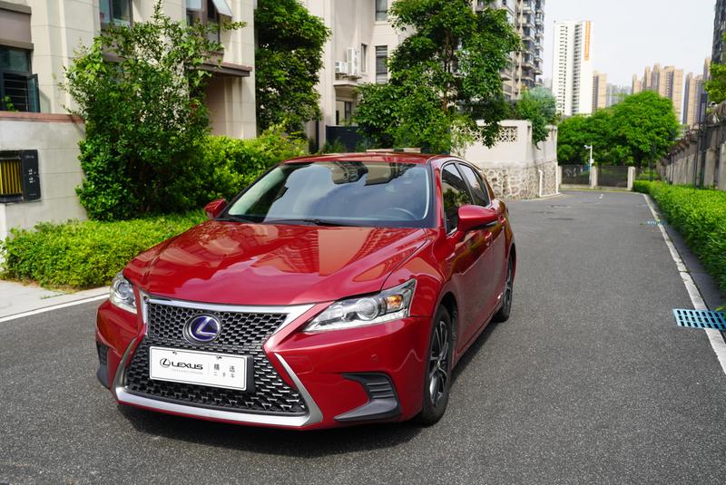 Lexus CT - фото 0