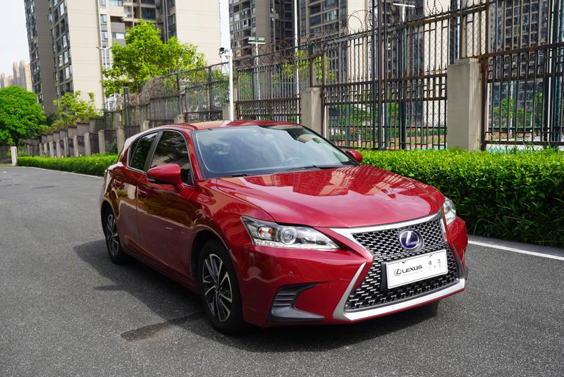 Lexus CT - фото 2