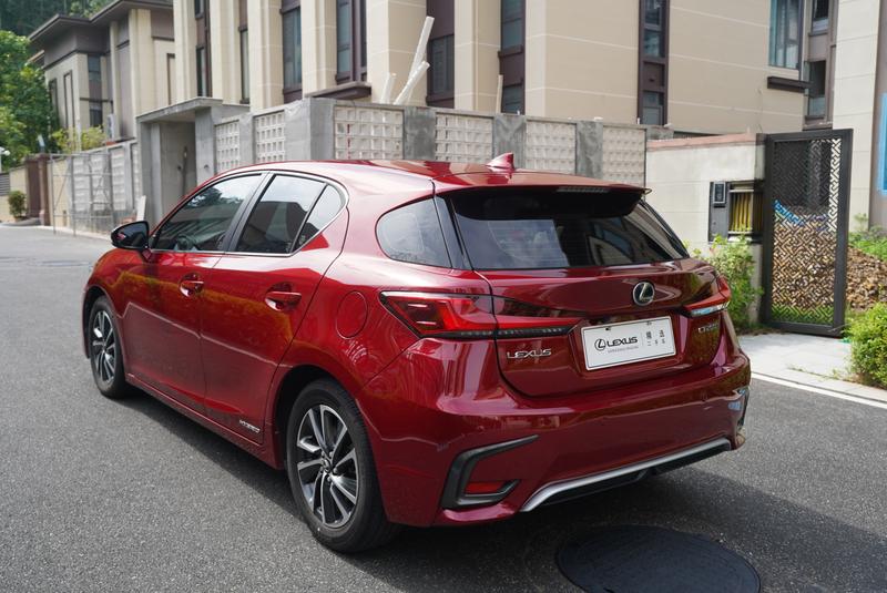 Lexus CT - фото 4