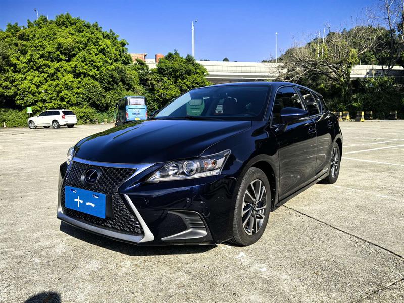 Lexus CT - фото 0