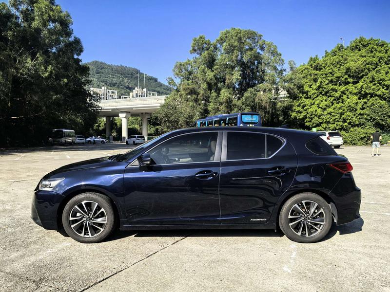 Lexus CT - фото 2