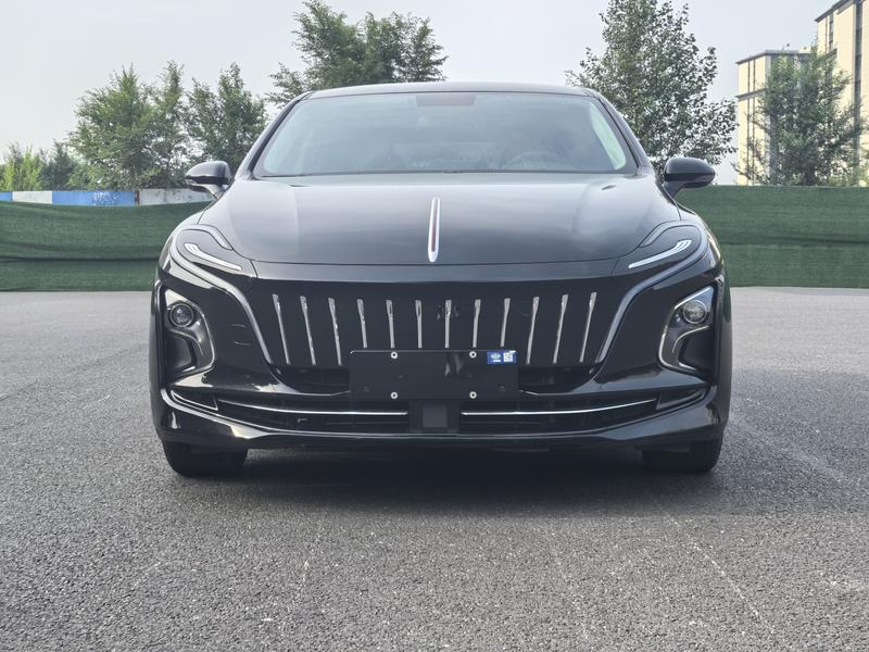 Hongqi E-QM5 - фото 1