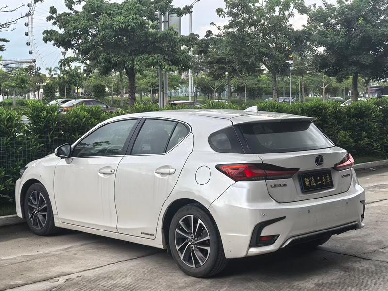 Lexus CT - фото 3