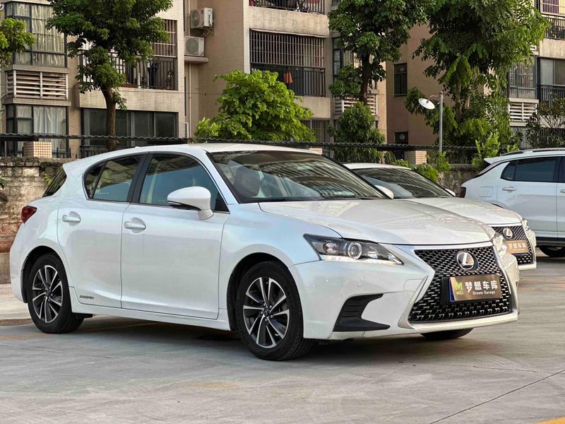 Lexus CT - фото 2