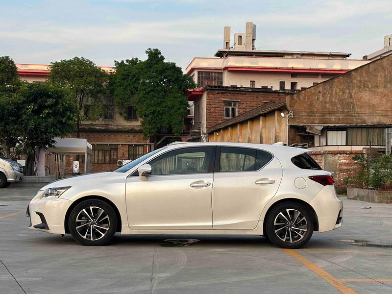 Lexus CT - фото 3