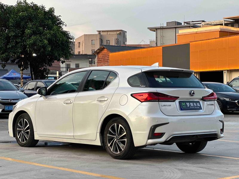 Lexus CT - фото 4