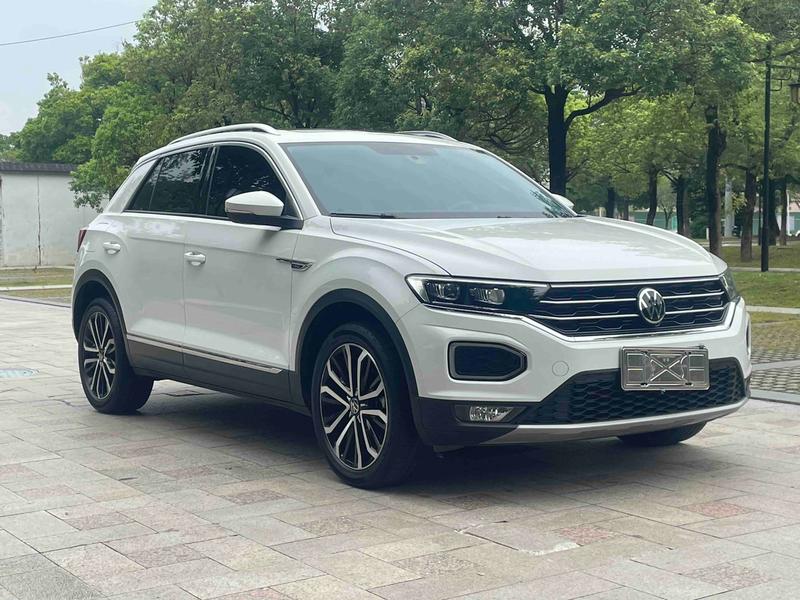 Volkswagen T-Roc - фото 1